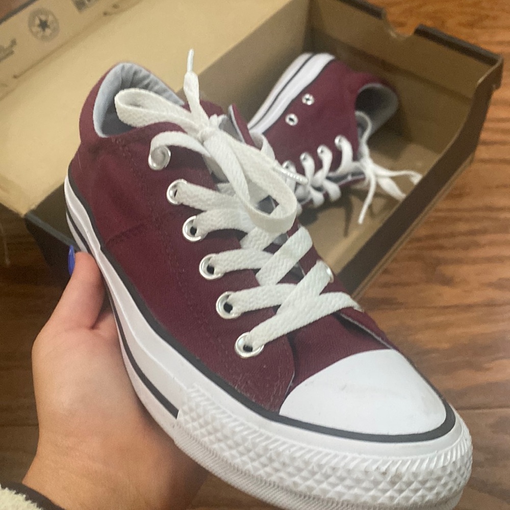 Maroon converse low tops